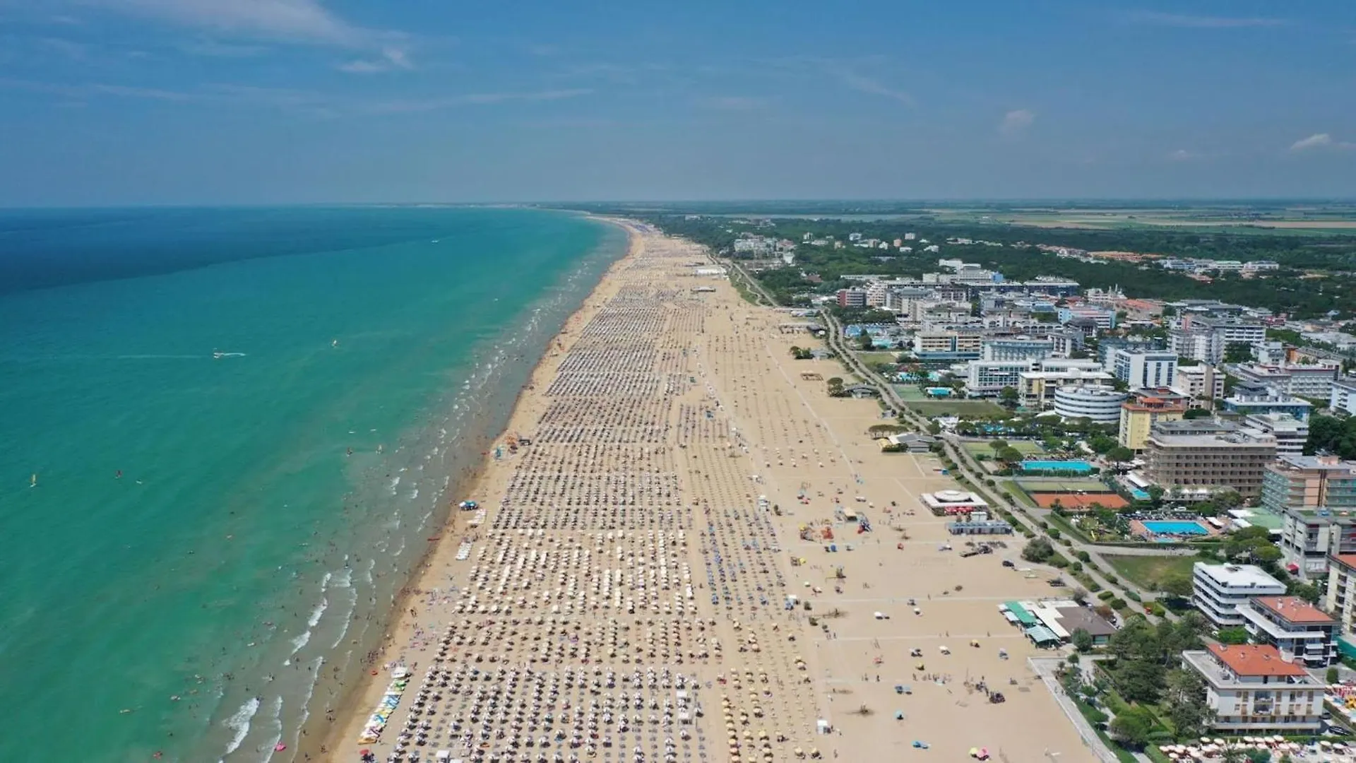 Spacious Apartment With Sea View And Large Terrace Bibione Italie
