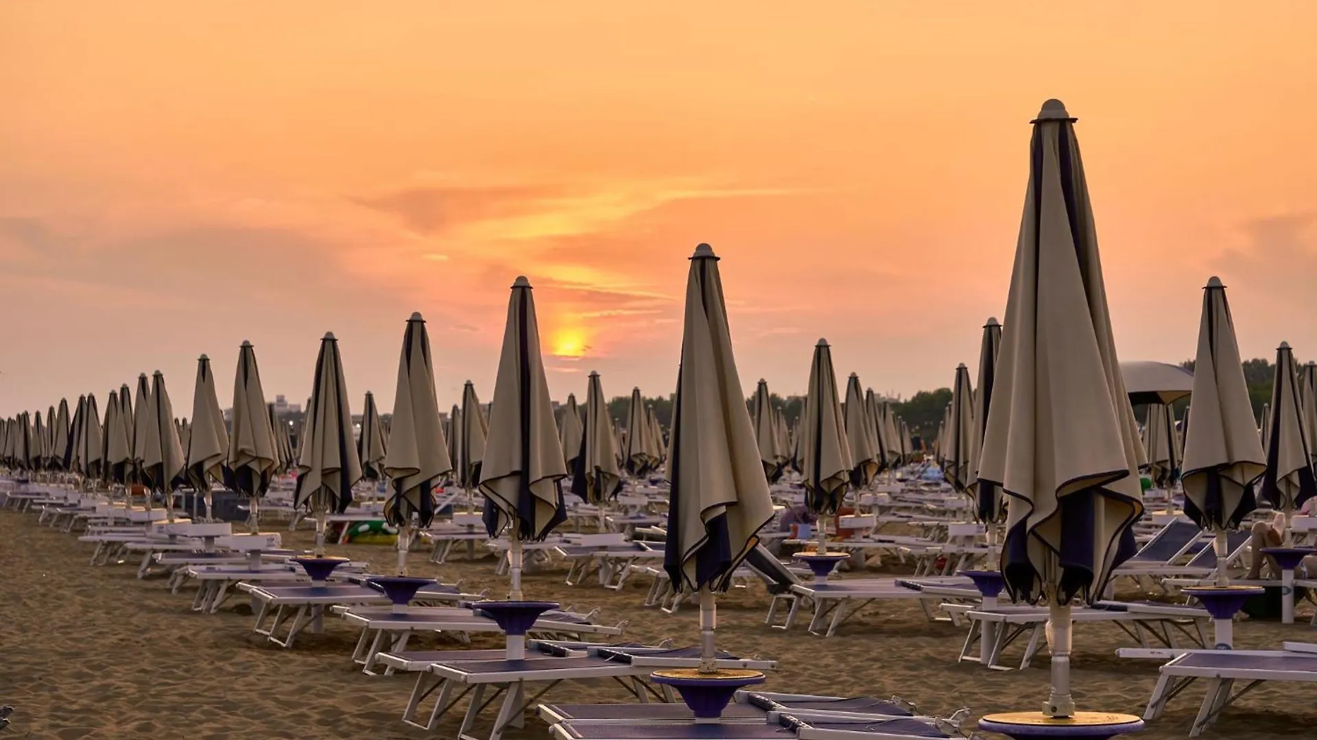 Spacious Apartment With Sea View And Large Terrace Bibione Italy